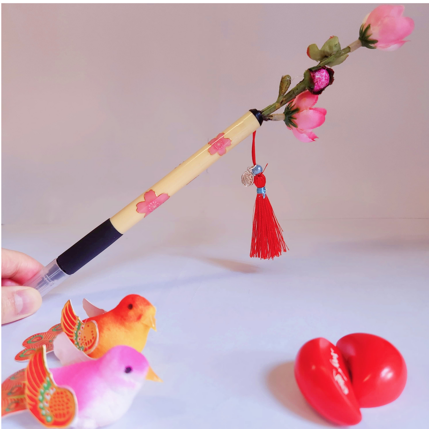 桃花筆:月老系文創裡的浪漫祈願